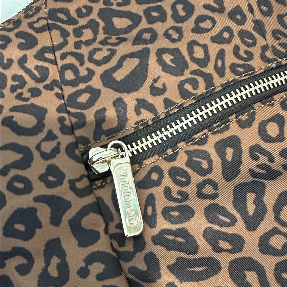 NWT Lululemon Slouchy Sling Bag 13L - Leopard Print Metal Hardware - Picture 8 of 10